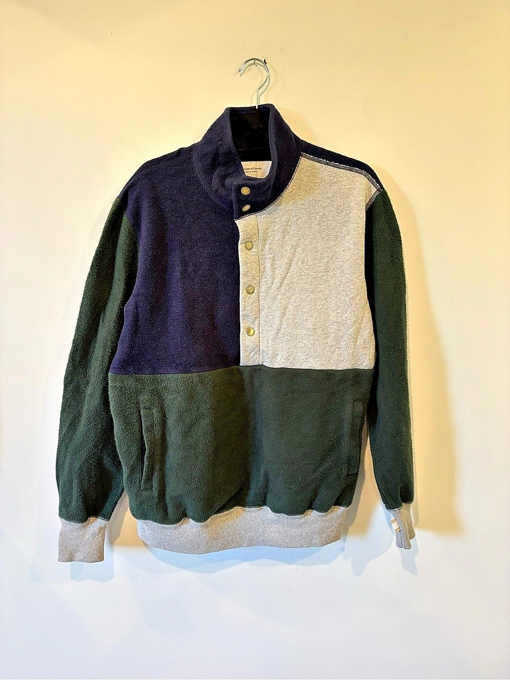Province of Canada Color Block Reverse Fleece Pullover Size Medium